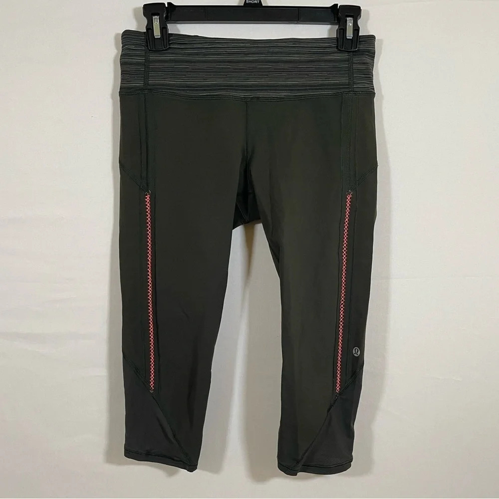 Lululemon Vent It Out Crop Capri Leggings Size 6 Gator Green Cyber Stripe Waist